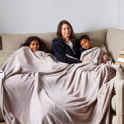 356a4f592fd37f7e0f69681e7fd68e15816855a447d0aa2ef2968ace604fb9ab.jpg An Image of Supersize Family Snuggle Throw Chateau Grey