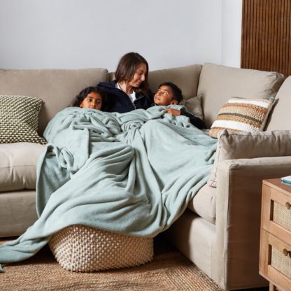 b1d1bfd7b4a4c65b82ea0090bcd635944a916b2a4565bbb9fc5651755ac4f152.jpg An Image of Supersize Family Snuggle Throw Chateau Grey