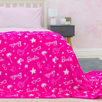 cc0eb3033ba03076b25c31c2a59658ac39dcf5d8419aaca0cab18ffb7f0c6776.jpg An Image of Barbie Fleece Patterned Throw - Pink - 150X100cm