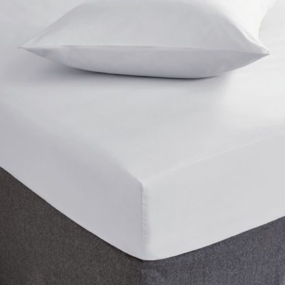 1f8cf0e508c58aea8f2c203a08fd2d083ac40b68e60af05386bd6db898a0ddfa.jpg An Image of Anti Allergy 100% Cotton 28cm Fitted Sheet White