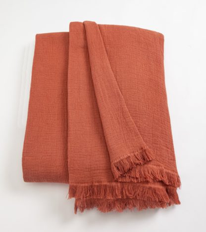 8cf41288d895e8f682dc1d6d29d8e8cf51e7cd6eebc2f79edebd84f2915e910e.jpg An Image of Habitat Textured Throw - Red - 150x200cm