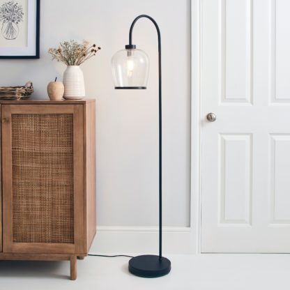 9f0cfd27c4445145d0eb631bcc268f6df9a458f0509e315b5fc9ab80219c7443.jpg An Image of Lenny Floor Lamp Chrome
