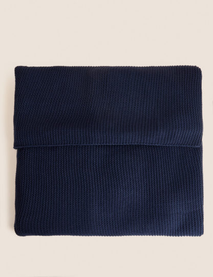 cfe2acf9461d457a2bd43f64f02aaf3c9a036a53a0d056e0e1819520f2ace712.jpg An Image of M&S Knitted Tassel Throw
