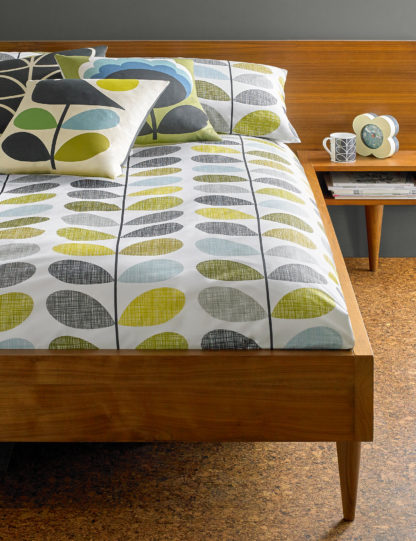 16ecca83b1148d7cdbb484a47b3031433a3dc0f5ecb562fb899c27d6de723754-1.jpg An Image of Orla Kiely Pure Cotton Scribble Stem Duvet Cover