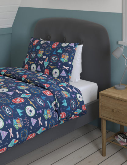 3738555df5e715a2d40134e206089397b7089cdabeb9dcb215da633dc318fee9.jpg An Image of M&S Cotton Blend Hogwarts Bedding Set