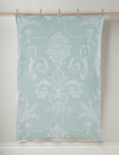 396ec1bde3a46661fffe73d8d6cc02497a2a34390e28868c6d589b39159229aa.jpg An Image of Laura Ashley Pure Cotton Josette Knitted Throw