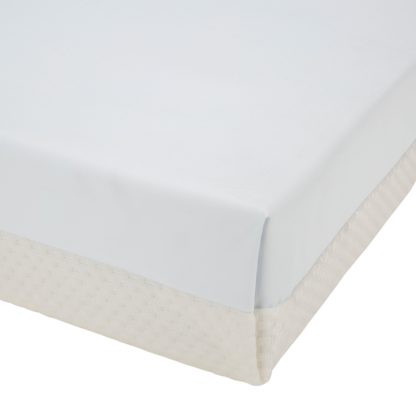 6aebe59fe9f4761145954646597edc7bc724aabe405a7f1728f0c2db377c5a9e.jpg An Image of CuddleCo Lullaby Hypoallergenic Bamboo Foam Mattress Cream