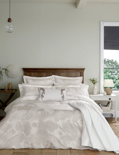 7353428f21a4299b361f98c9f304f10dcce029098b343931f0b00f066cb5ba34-1.jpg An Image of Sanderson Cotton Rich Lotus Leaf Duvet Cover