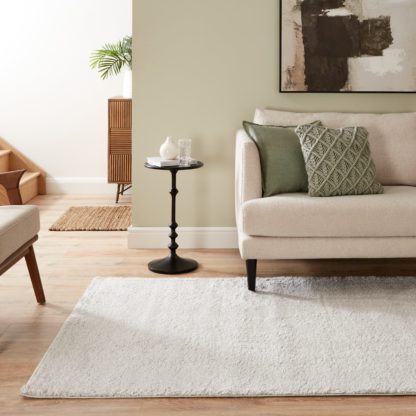 ad2c1ed9f8b7b4ea6b0a594b470104e50596be0a1374e33c6f71909965c23aec.jpg An Image of Cosy Shaggy Rug Silver