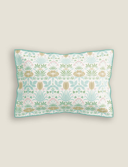b3ff209445bdafcd0b226b0bc550ca87093ebcac450722f09d35cb70da3701ce.jpg An Image of V&A Cotton Percale Voysey Anselm Pillowcase
