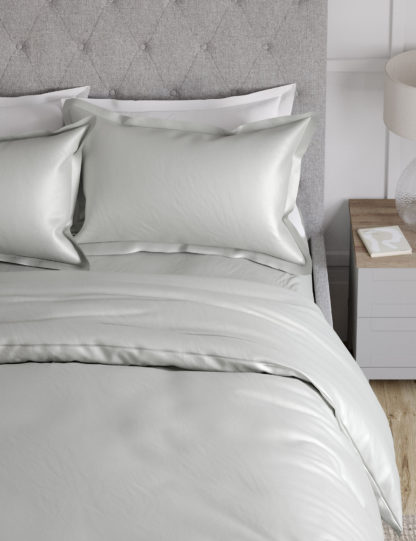 baaa54c8e2028e26da072710b51aa212e1a9af653cc5bfe4617b616084d2a401.jpg An Image of M&S 2 Pack Pure Cotton Oxford Pillowcases