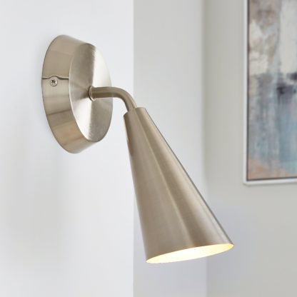 f24dd8e44306071b427430528bb65cda133b8567ea12d08fa58cd63f021c99f6.jpg An Image of Cone Wall Light Silver