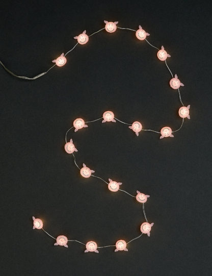 1ddb71486a5750c4ff99c758bce72cdbda3fe022d74a3a7b77c91a0796dc8802.jpg An Image of Percy Pig™ Battery String Lights