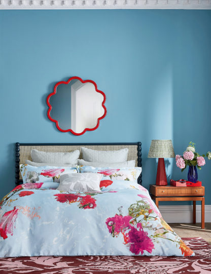 66058042f928a43ae8ebbf6f00e549c1ebe08c1cec4d8f1c85de0117e62f76e7-2.jpg An Image of Ted Baker Pure Cotton Floating Floral Duvet Cover