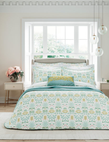 68fd94e2bb59c168155470ce9805cfc5b1c8b56ff733f87c29bc80875b62f6f4-2.jpg An Image of V&A Pure Cotton Percale Voysey Anslem Duvet Cover