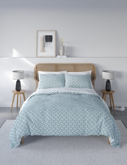a3ad1474de83b1d585135f352b816f01cf132f424c8e09099388e2768bd90f06-2.jpg An Image of M&S Cotton Blend Geometric Bedding Set