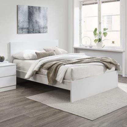 05c477e0e2a1fec9573a3f824fa8f65280447283da4d0fc73f34a7a9c16de360.jpg An Image of Oslo - Double - Low Foot-End Bed - White - Wooden - 4ft6
