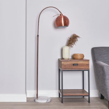 8c0c77c0a9e046a491f21bff2c835eca33ae84195d40d8299ccfe648b3d726d7.jpg An Image of BHS Brent Curved Floor lamp - Copper