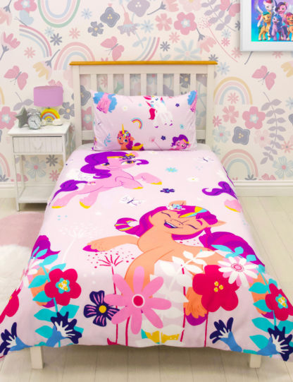 d4fe6a8973abbeed484864b640373ceeabfaf9246c93cb7e73dfe818e6158dcf.jpg An Image of M&S My Little Pony™ Toddler Bedding Set