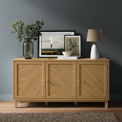 0c3762b91334fa5f701e496706ed1be7f52c8ea270dcec30b91b3fd73c789924.jpg An Image of Hadley 3 Door Sideboard Oak