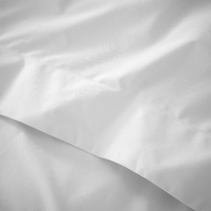 531be58944d6d34ab542af819fb0f2288e09a70a929597bdd9d601a68362c660.jpg An Image of Hotel T230 Crisp Cotton Percale Flat Sheet White