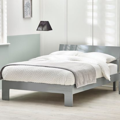 64522ad5d6f47e237f6288d57e7e739358667730cebebd4c99b579799491f3d0.jpg An Image of Manhattan Bed Grey