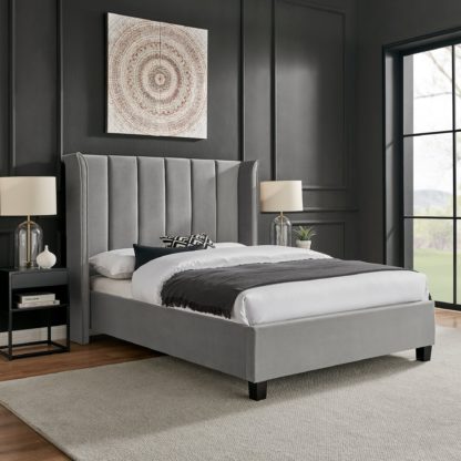 72e0be35c771571e94a89f719604519bd6254003239b081498f6ec2187bb1f2c.jpg An Image of Polaris Velvet Bed Navy Velvet