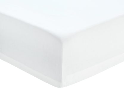 ac93df252fe7555eb34681e1aa33c0a7be2710bd6f1caa9bcd3309e5d65923b8.jpg An Image of Habitat Easycare Plain White Fitted Sheet - Kingsize