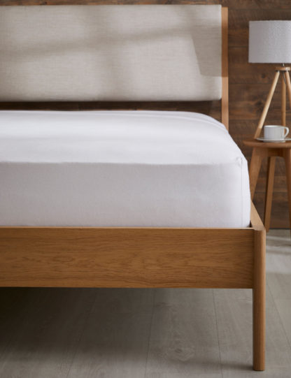 b8ea56c4318e8f3fb2929e4ab7bf8a14e5c35b5f66b9b567cc8d29f5e82a974c-1.jpg An Image of M&S Pure Brushed Cotton Fitted Sheet