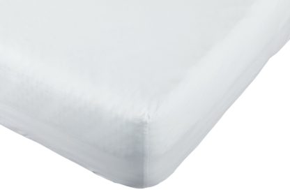 4b0855ae8d141d2cb0b444637b57e17c62685b934398a496d0954cad8b9db150.jpg An Image of Habitat Pure Cotton 200TC White Deep Fitted Sheet - Kingsize