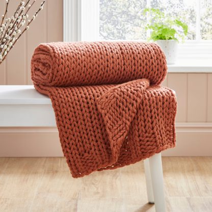 86c366e9c96b4794d70e73022d3fd45a2f5d216d9df183f13072b2a227454163.jpg An Image of Chunky Knit Recycled Throw 130cm x 170cm Black