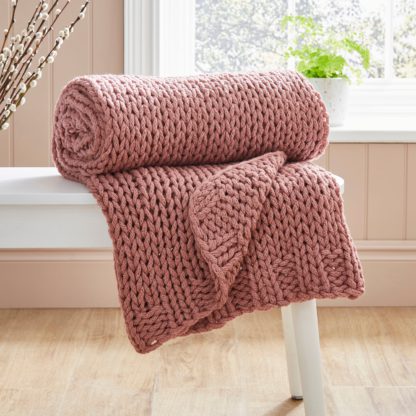 89df87001e7bb0658792d44b5a99f0e418529dabad6c47165aa351352cc71f57.jpg An Image of Chunky Knit Recycled Throw 130cm x 170cm Black
