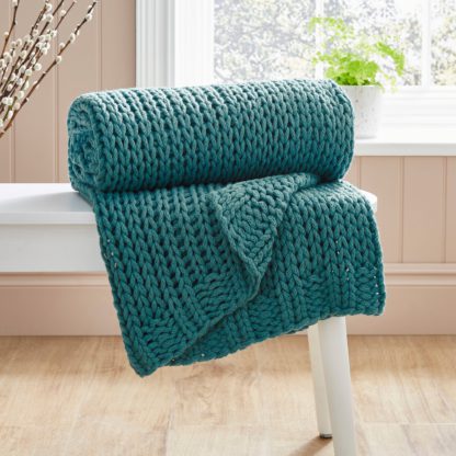 9827c368fb96836a5beabb4b068967d500a1a518d8a5deaa4559cf7ed1d80d39.jpg An Image of Chunky Knit Recycled Throw 130cm x 170cm Black