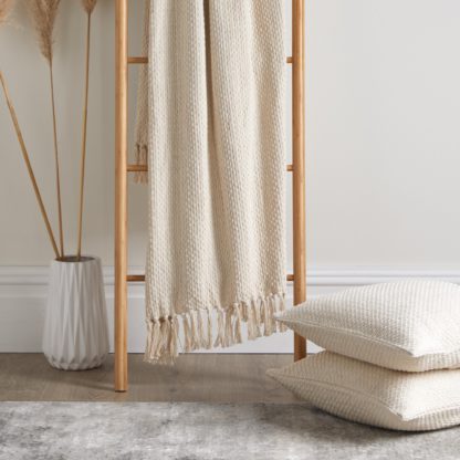 db76d93f06a4835e66c68dfa40eadb03dce3d37b311f7e46f8ac978838591bdd.jpg An Image of Hayden Throw Cream