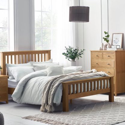 f3e08ae8872a7c9139c87fa881e495e36d7456b034a31a99d6d61f97b51bd9fa.jpg An Image of Mallory - Double - High Footend Bed - Oak - Wood - 4ft6
