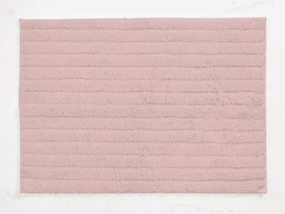 4834e465768398c8e970a04f4524514307782476facb2c0906fb36b3dc73f8e7.jpg An Image of Habitat Supersoft Quick Dry Bath Mat - Blush Pink