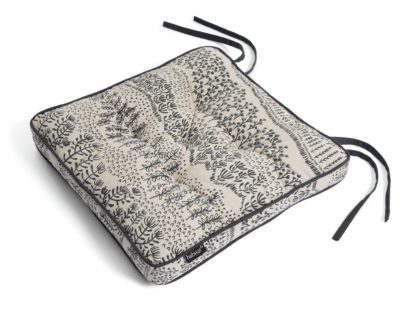 7b63d9ff20a3144afe4d0c3aa1eec08b26082e6af84d8eae7a216757063b8437.jpg An Image of Habitat Printed Cotton Pack of 2 Seat Cushion