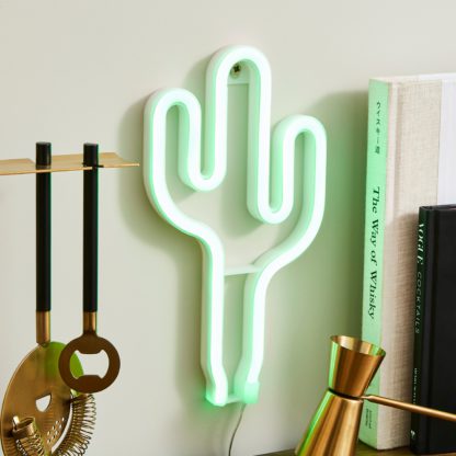 caa378db4a8fe62b53c22a51431e28da25076933b021a5c4740c1514d776de53.jpg An Image of Cactus Neon Sign Green
