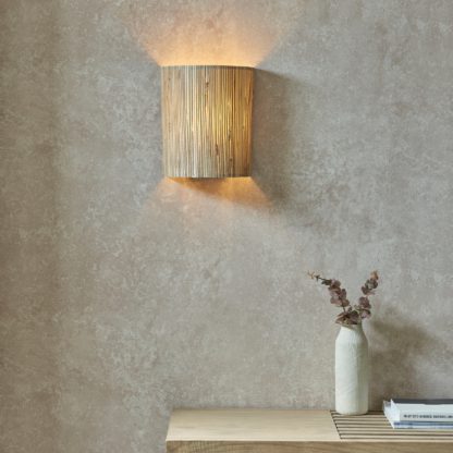 ca72c05760967bbec6cdb9da8b56ab72cf455d43de82dca67789f4f51a4ea62b.jpg An Image of Vogue Marson Wall Light Natural