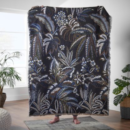 4c0f3f86317396cb1f2a5ccd2abd83eee6f14a20c32329c6d3e50ad3623e5456.jpg An Image of Jacquard Leaf Tapesty Throw Black Black
