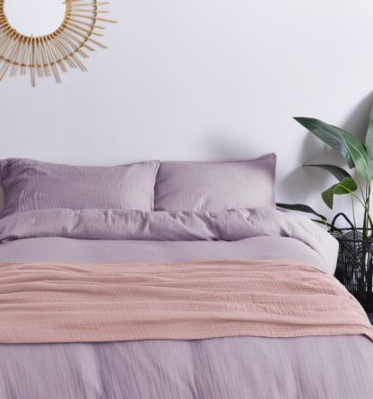 7842219cbd59f21630787520d33d84f06b1bf178c72a204bae452df5a09abe95.jpg An Image of Cotton Muslin Throw Mauve