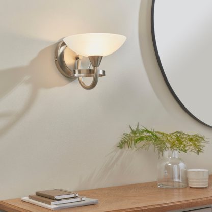 3ad06e053ff351f3b129862f930b079ab0b3335aad52fad32092b80a8cfb7d9d.jpg An Image of Vogue Cagney Wall Light Silver