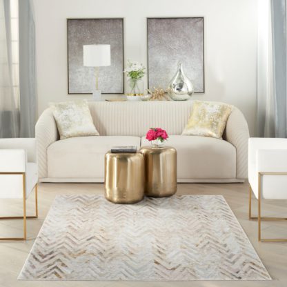 04bee5375d26fd766f390bb768fd2c5760ed42903b8c5b5f09fd899f0b4524ca-1.jpg An Image of Glitz Herringbone Velvet Rug Pink