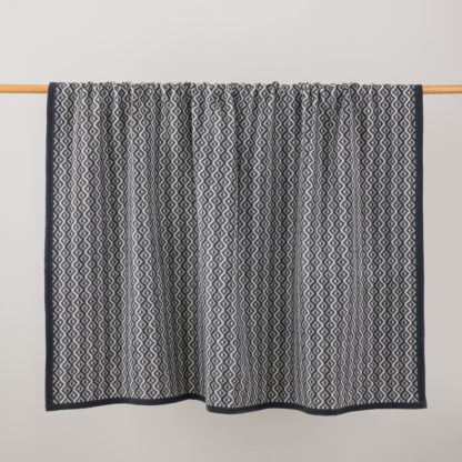 0c29aa1233064f69246acee90b732cc095b6af704954e5429643fc15e0450244.jpg An Image of Supersoft Diamonds Cotton Blanket Grey