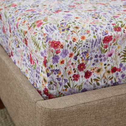 dde4d3f700ad553ad9ebfa5ddfb337d992740c7eaecaa5cd323613b1dfa63713.jpg An Image of Dorma Modern Ditsy 100% Cotton Fitted Sheet MultiColoured