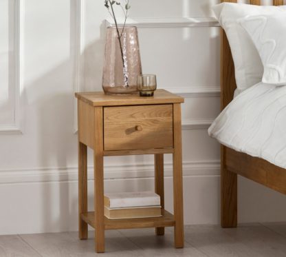 015ed863effc68da16e44de3f20a330e505c6f681b1c81a222db58d8fe248890.jpg An Image of Coxmoor – 1-Drawer Bedside Table – Oak – Wooden - Happy Beds