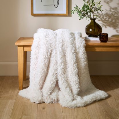 0762707d2dcfffc4cf8793cfc7e3f6069ff27215c0bdfecc6bbc04d36fd9ea25.jpg An Image of Furry Throw 130x180cm White