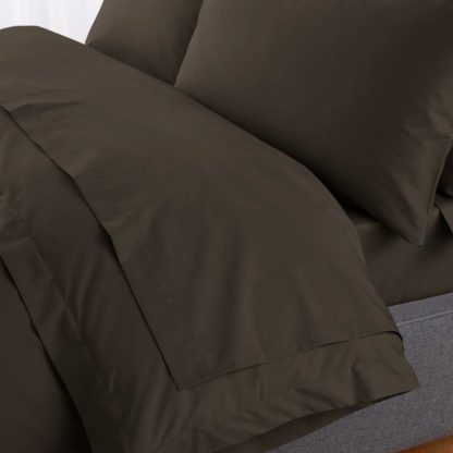 0e824a49652fd9d0880cba8ea67d7f5730f4e7358b6d5f787cb5bc72afbbd89d.jpg An Image of Hotel 230 Thread Count Percale 100% Cotton Flat Sheet