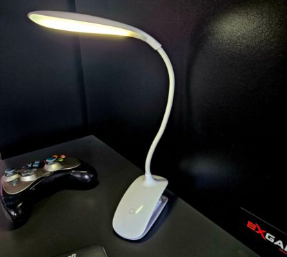 2963bff41247c5f2cba1205afa198c93b19d913921f58f2328357446e875dbf8.jpg An Image of Bendy Bunky Clip On or Desk Top Bed Light – White – Happy Beds