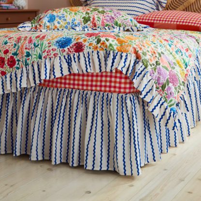 3d2ab715bd4cbb0de9276a980a0f4588e332b36fc5c4ecc2f4ff07ef77f1275f.jpg An Image of Sophie Robinson Mini Wave 100% Cotton Valance